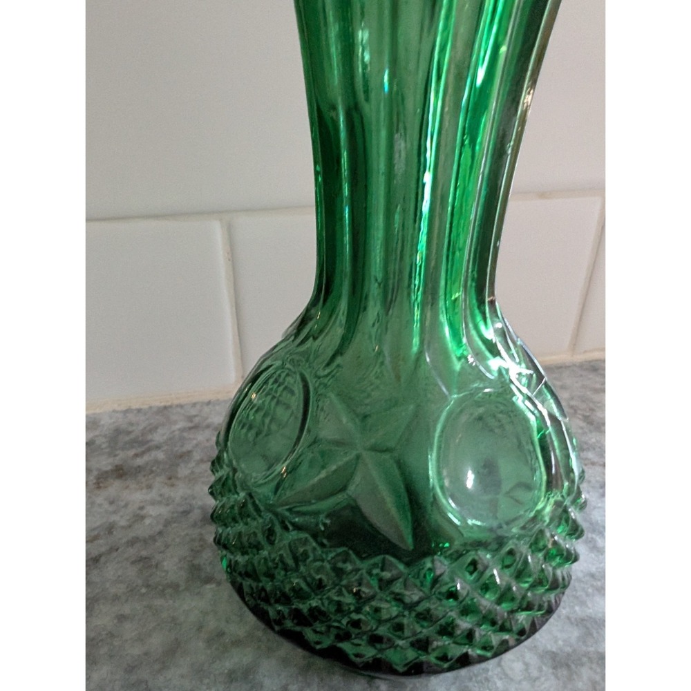 VTG Emerald Green Pressed Glass Diamond Pattern Bud Vase 6.5" With Ribbed Neck - Picture 2 of 9